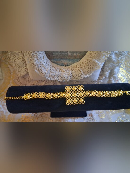 Jewelry - Vintage Style Gold Tone Floral Link Statement Bracelet